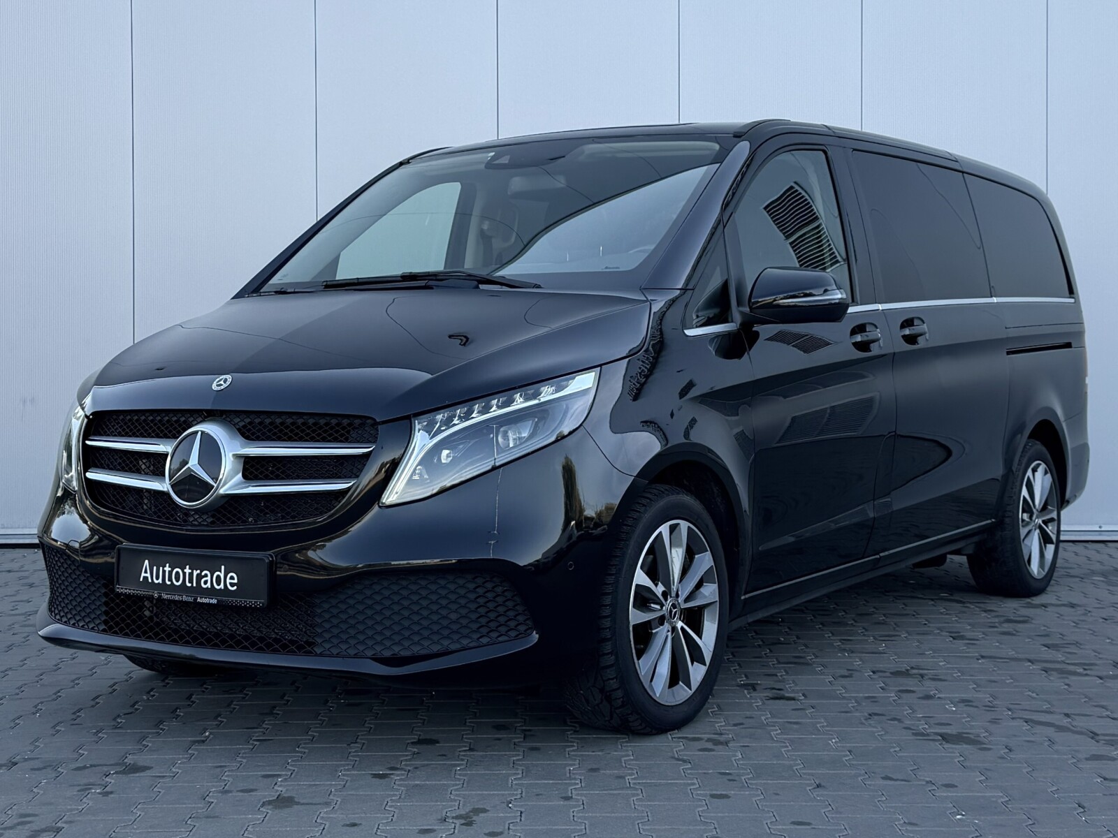 Mercedes-Benz V 220
